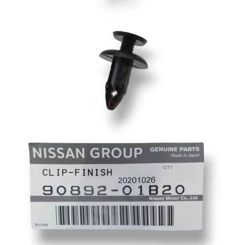 Windshield cowl panel side retaining clip for Nissan Patrol Y61