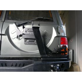   F4x4 hátsó lökhárítóra szerelhető kihajtható pótkerék tartó High-Lift Jack tartóval Nissan Patrol Y60