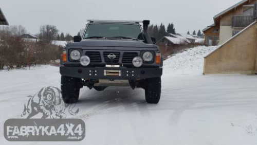 F4x4 Első csörlőtartós acél lökhárító lámpa kivágás nélkül Nissan Patrol Y60