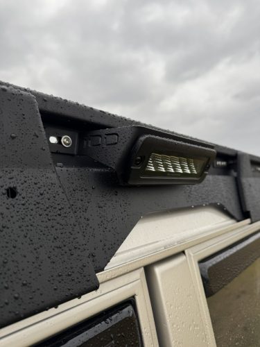 V1 oldalsó lámpatartó elem IOD Perfromance tetőcsomagtartóhoz Nissan Patrol Y60 Y61